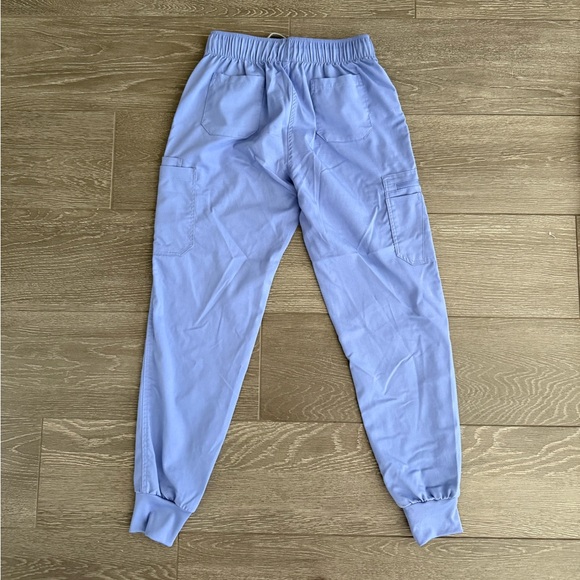 Amazon Scrub Set - Picture 2 of 5